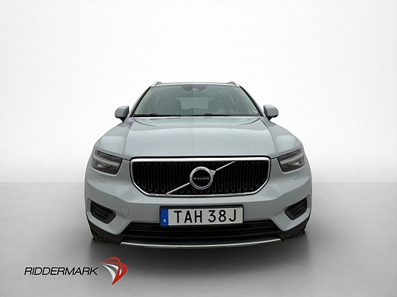 Volvo XC40 2 of 5