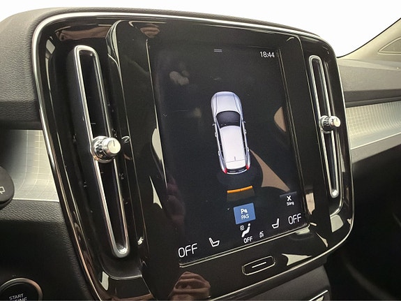 Volvo XC40 16 of 30