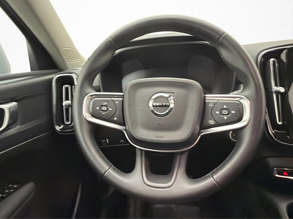 Volvo XC40 11 of 30