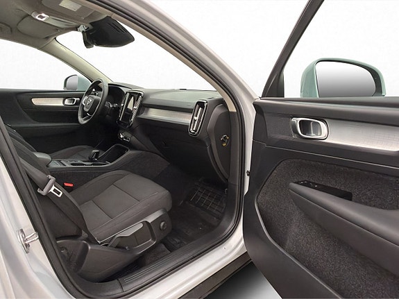 Volvo XC40 24 of 30