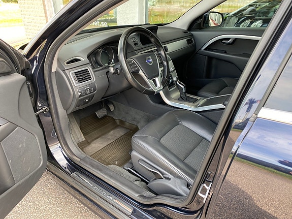 Volvo V70 4 of 14