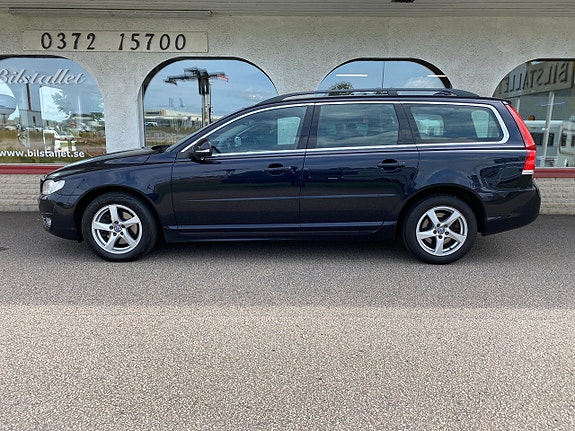 Volvo V70 2 of 14