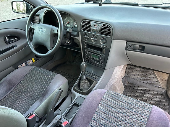 Volvo S40 2 of 5