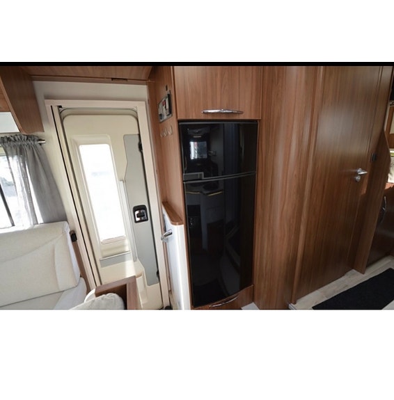 Pilote Sensation - P746GJ - Automat - ALDE - Långbäddar - 4400 kg - Mycket välvårdad 4 of 12