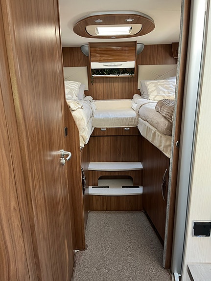 Pilote Sensation - P746GJ - Automat - ALDE - Långbäddar - 4400 kg - Mycket välvårdad 11 of 12