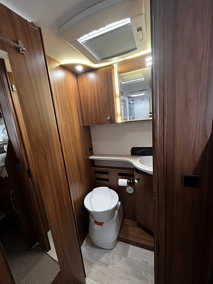 Pilote Sensation - P746GJ - Automat - ALDE - Långbäddar - 4400 kg - Mycket välvårdad 8 of 12