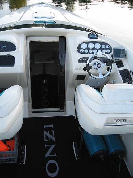 Donzi ZX33 3 of 8