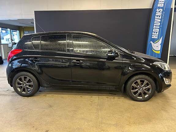 Hyundai i20 2 of 5