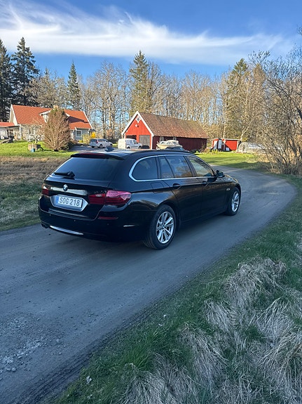 BMW 520d 3 of 5