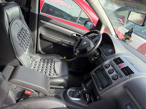 Volkswagen Touran 4 of 5