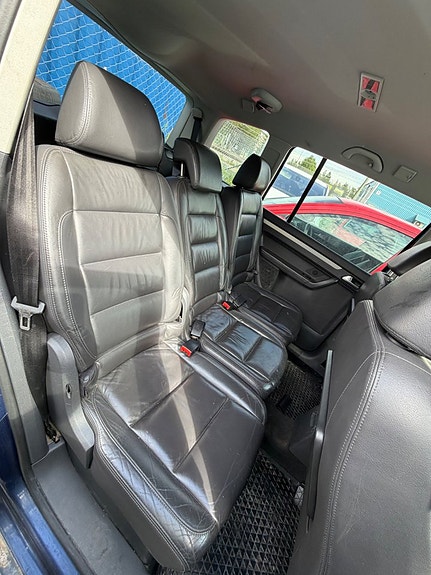 Volkswagen Touran 5 of 5
