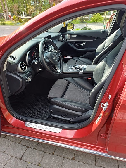 Mercedes-Benz C350 7 of 9
