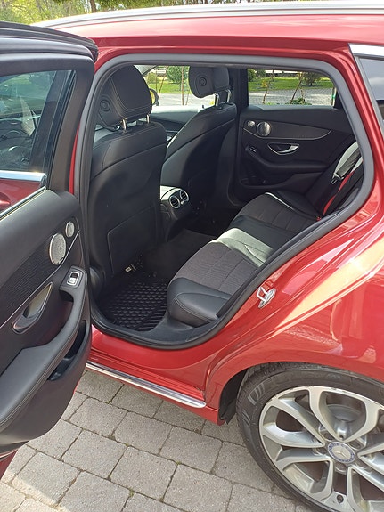 Mercedes-Benz C350 8 of 9