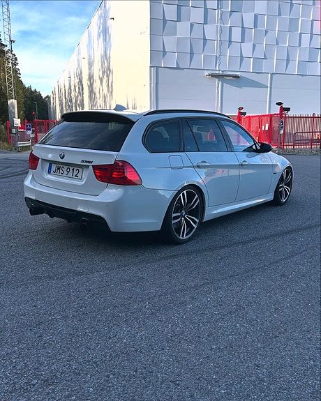 BMW 335i 4 of 7