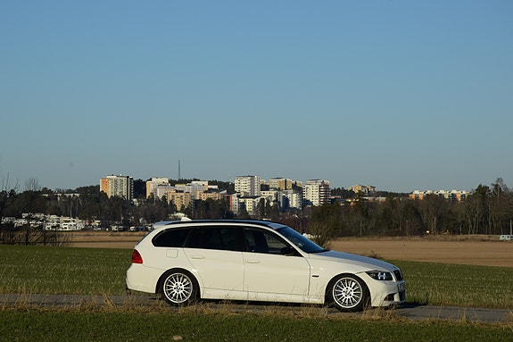 BMW 335i 2 of 7