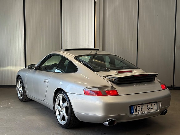 Porsche 911 Carrera 7 of 26