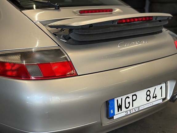 Porsche 911 Carrera 10 of 26