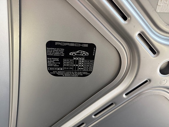 Porsche 911 Carrera 24 of 26