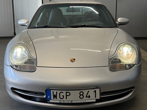 Porsche 911 Carrera 3 of 5