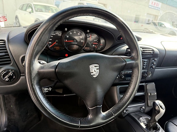 Porsche 911 Carrera 18 of 26