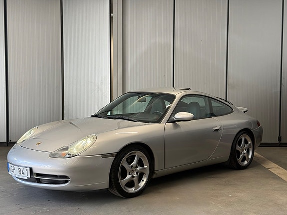 Porsche 911 Carrera 2 of 5
