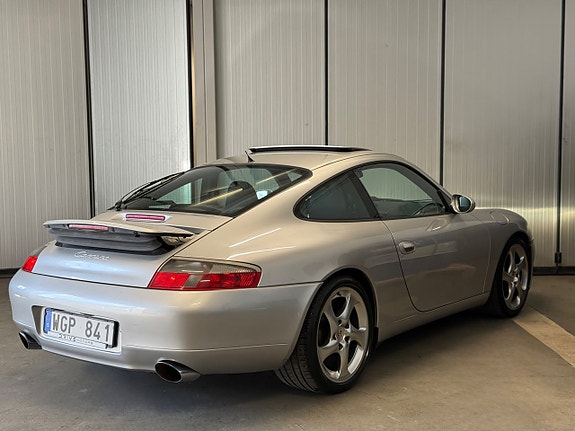 Porsche 911 Carrera 9 of 26