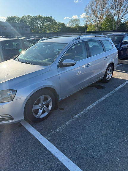 Volkswagen Passat 2 of 5