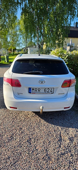 Toyota Avensis 2 of 5