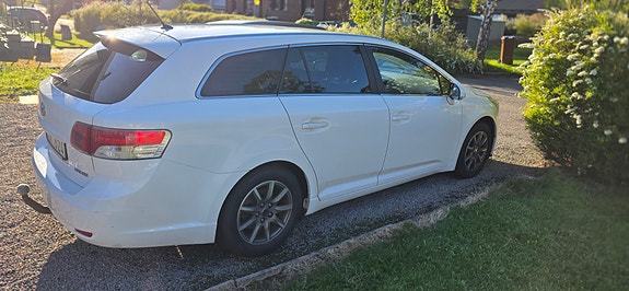 Toyota Avensis 4 of 5