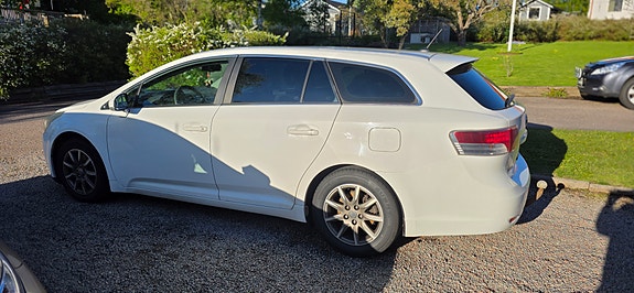 Toyota Avensis 3 of 5