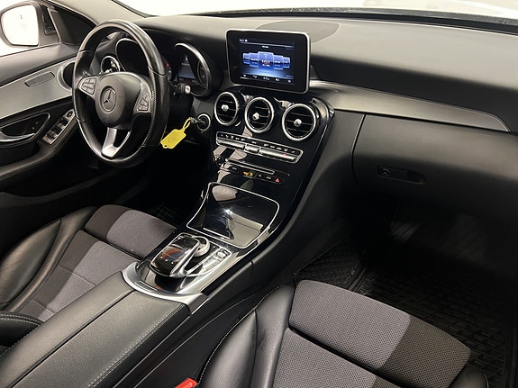 Mercedes-Benz C220 8 of 25