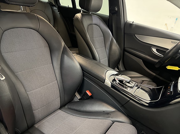 Mercedes-Benz C220 9 of 25