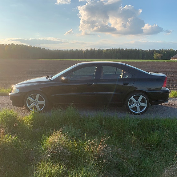 Volvo S60 2 of 5