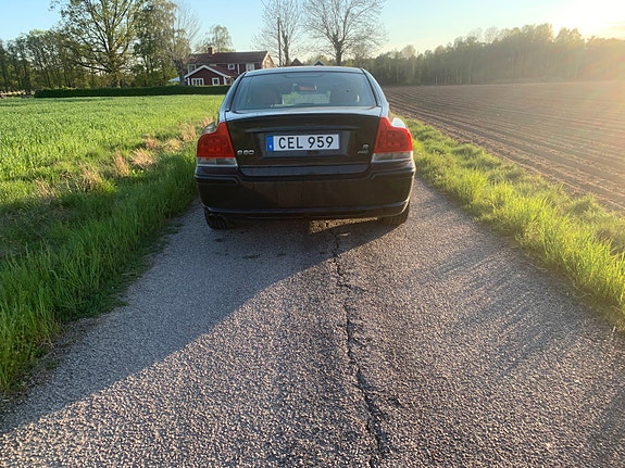 Volvo S60 4 of 5