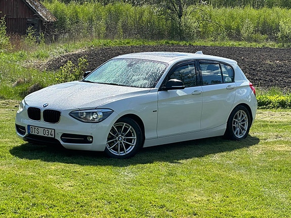 BMW 118d 2 of 5