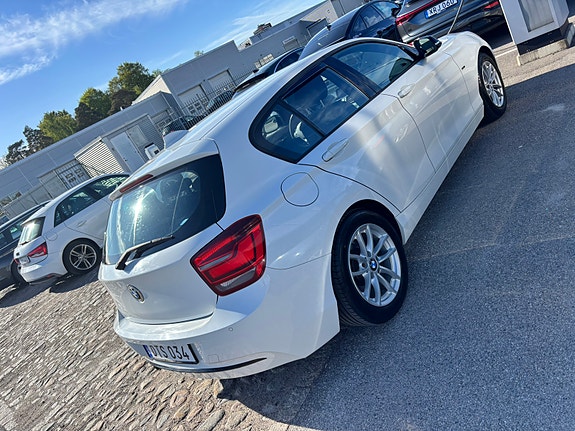 BMW 118d 4 of 5