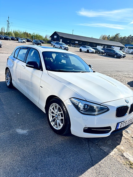 BMW 118d 3 of 5