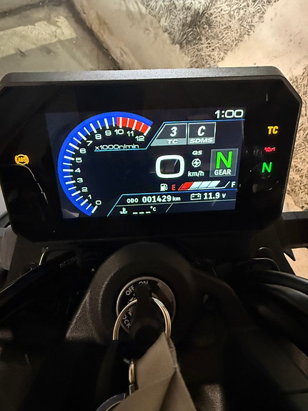 Suzuki GSX-8S 4 of 4