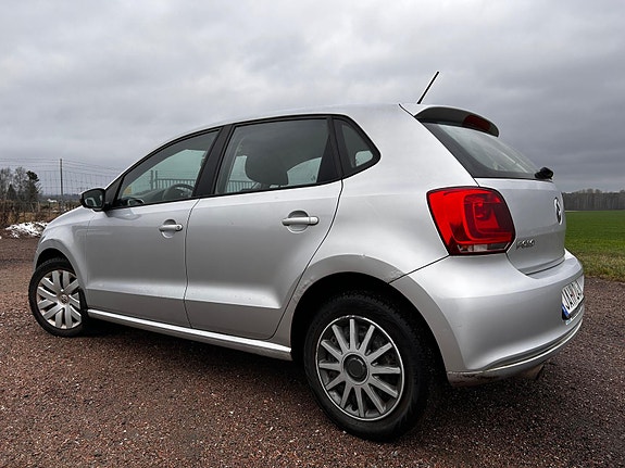 Volkswagen Polo 2 of 5
