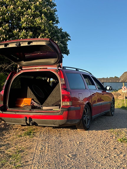 Volvo V70 3 of 8