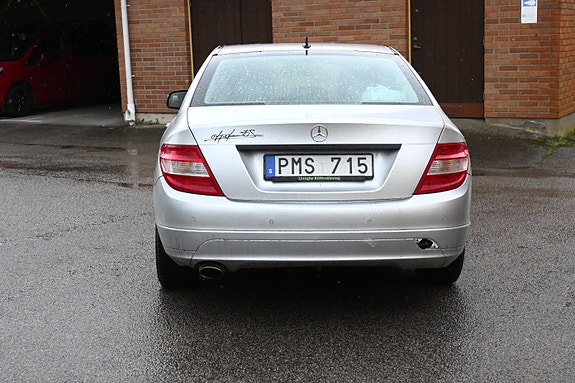 Mercedes-Benz C200 2 of 7