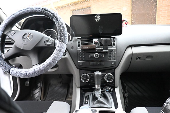 Mercedes-Benz C200 5 of 7