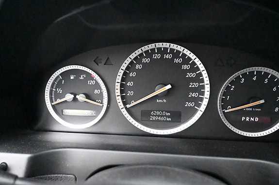 Mercedes-Benz C200 6 of 7