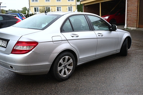 Mercedes-Benz C200 4 of 7