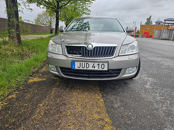 Skoda Octavia 2 of 5
