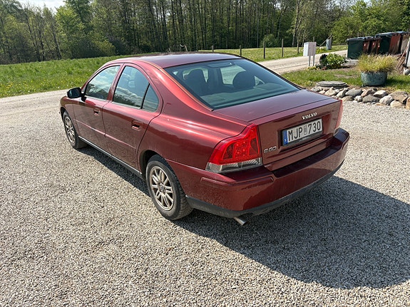 Volvo S60 4 of 5