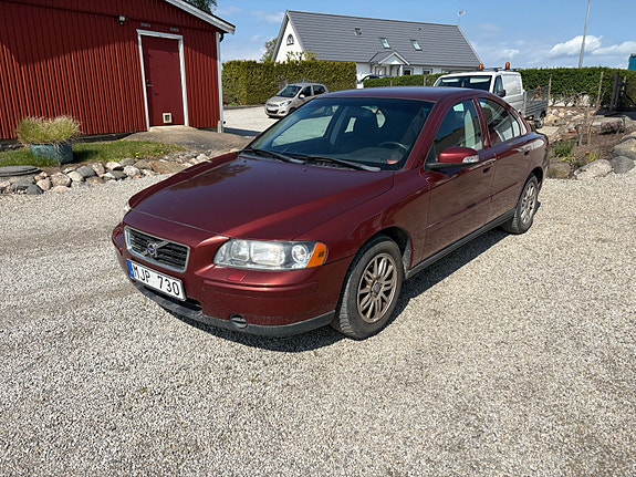 Volvo S60 2 of 5