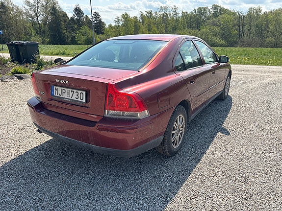 Volvo S60 3 of 5