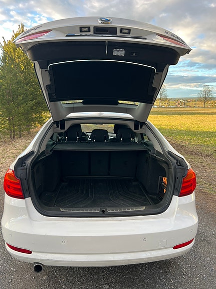 BMW 320d 4 of 5