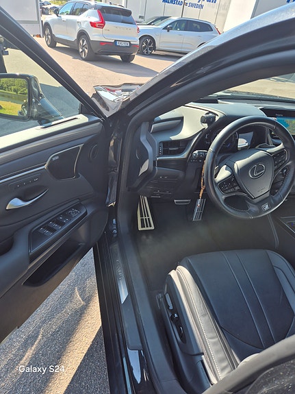 Lexus ES300h 4 of 5